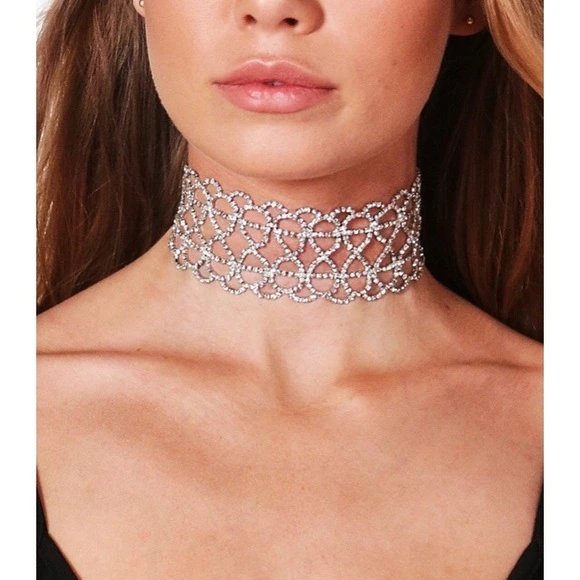 Choker necklace