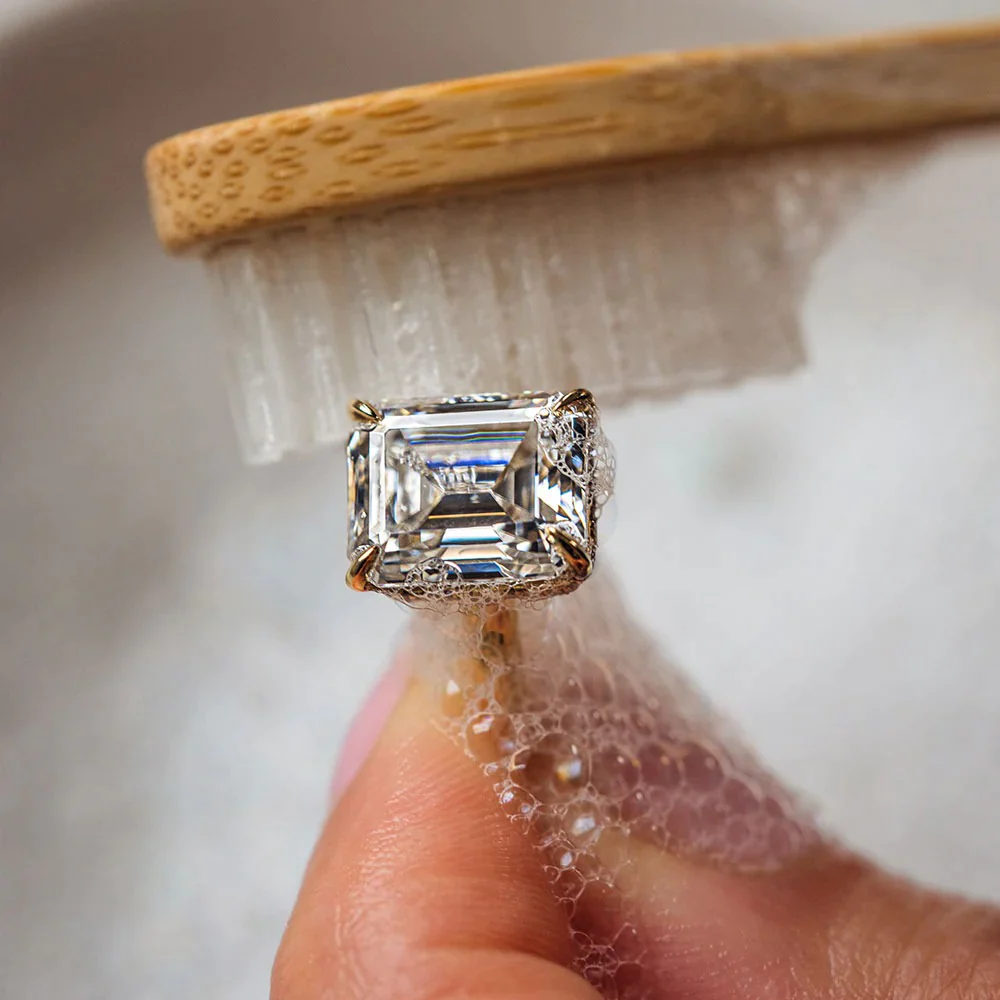 Cleaning of Moissanite Ring 